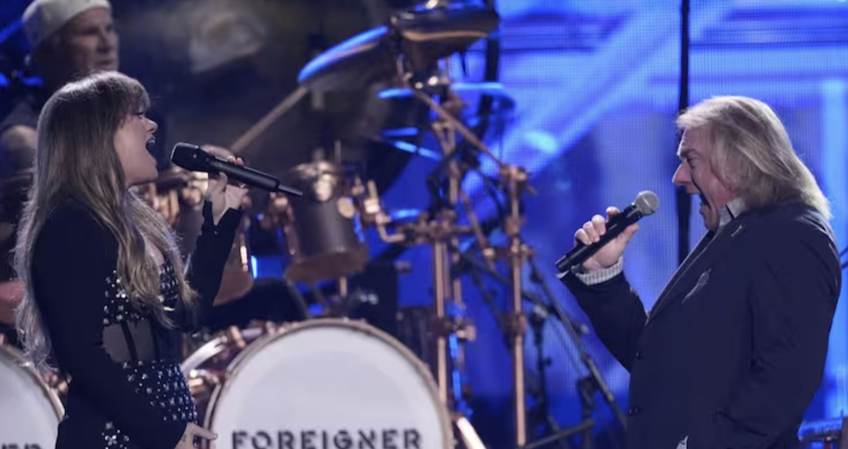 Kelly Clarkson and Lou Gramm "I Want To Know What Love Is" Megan on